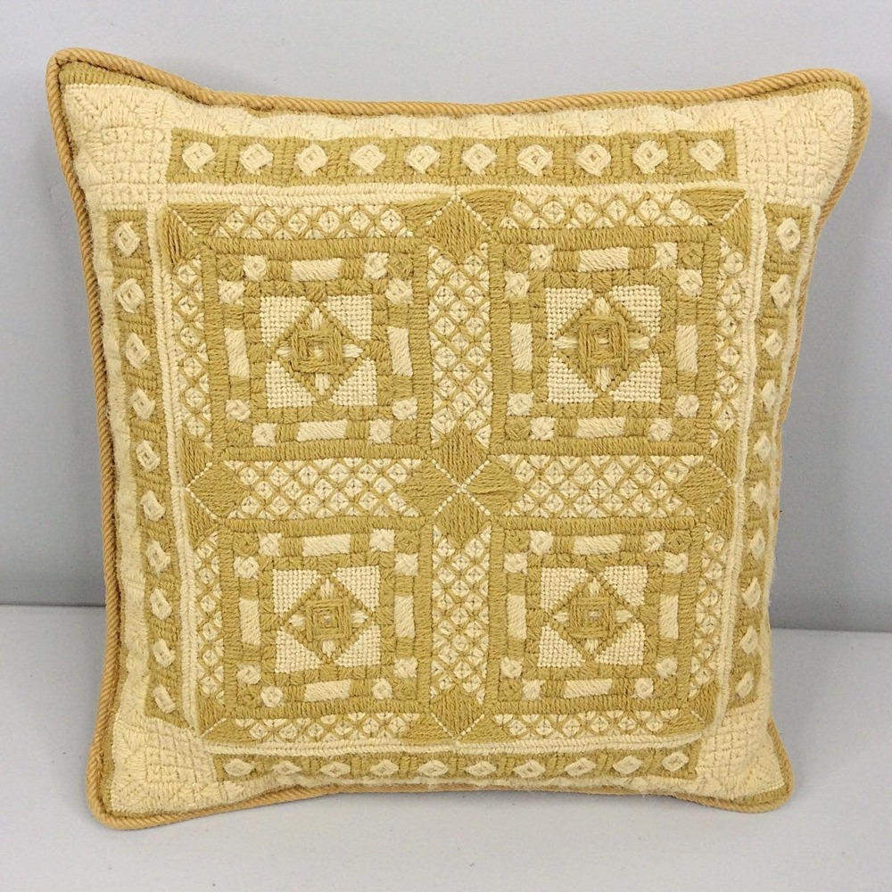Vintage Needlepoint Handmade Decor Pillow Zipped Cover Craftsman Cottage Shabby